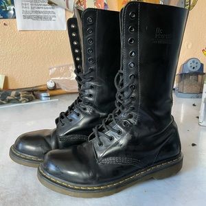 Doc Martens 14 Eye Boot, sz 41